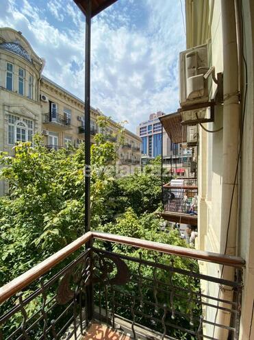 Продаётся, вторичка, 5-комнаты, 130 m², Баку, Сабаильский r, Сахил m.