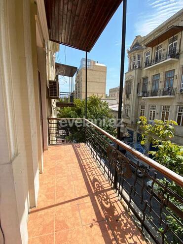 Продаётся, вторичка, 5-комнаты, 130 m², Баку, Сабаильский r, Сахил m.