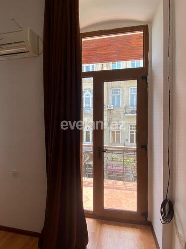 Продаётся, вторичка, 5-комнаты, 130 m², Баку, Сабаильский r, Сахил m.