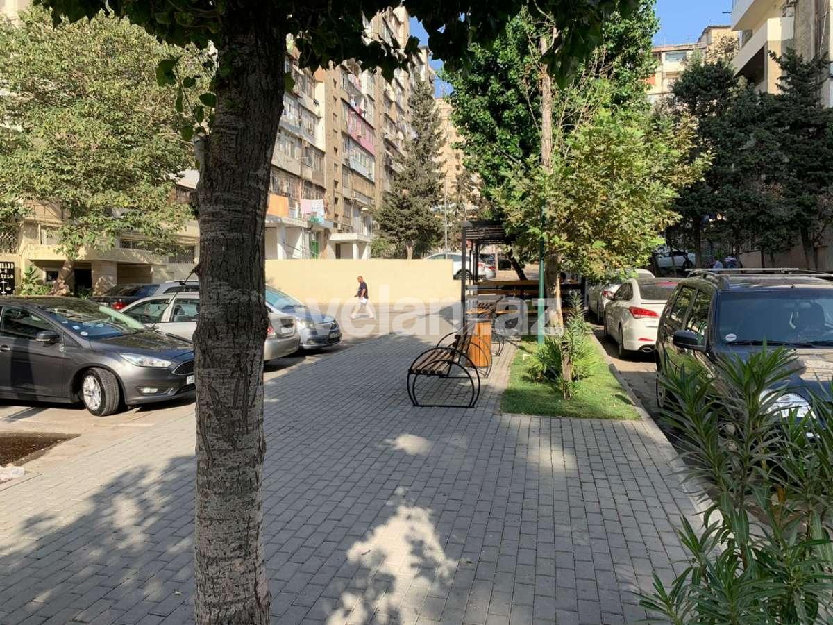 Satılır, köhnə tikili, 4 otaqlı, 100 m², Bakı, Nizami r, Xalqlar Dostluğu m.