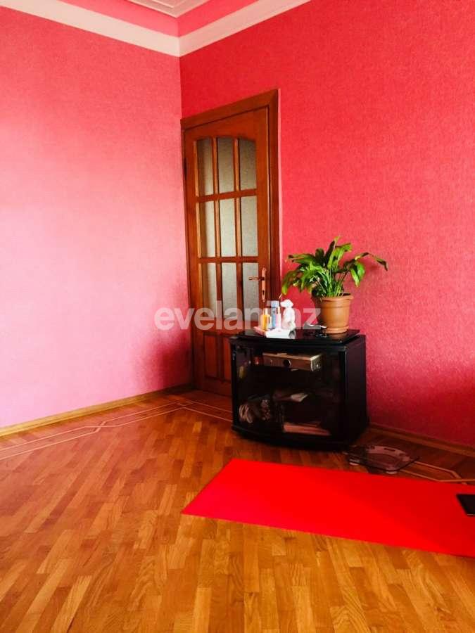 Satılır, köhnə tikili, 4 otaqlı, 100 m², Bakı, Nizami r, Xalqlar Dostluğu m.