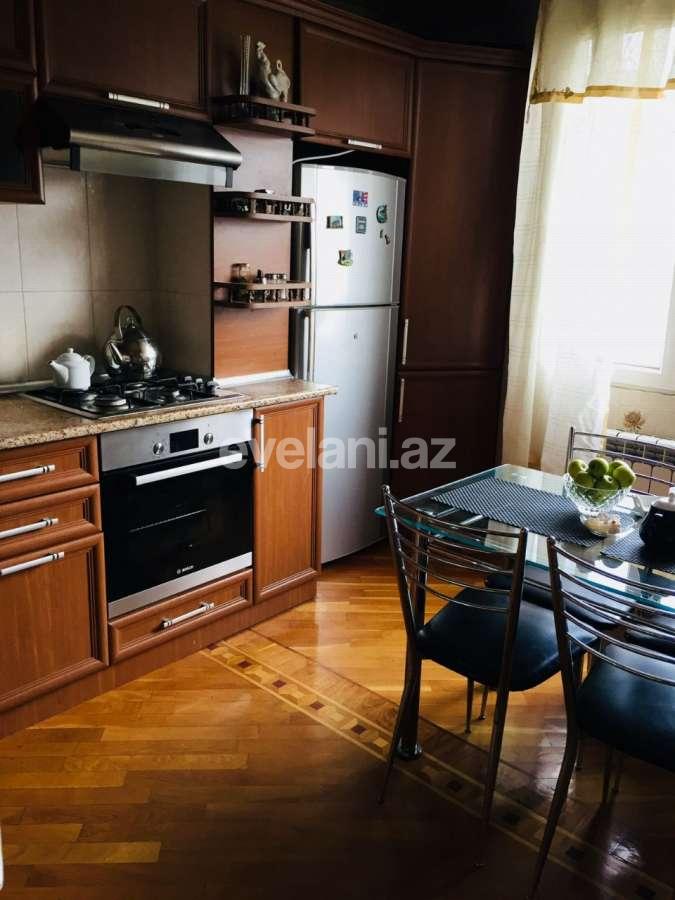 Satılır, köhnə tikili, 4 otaqlı, 100 m², Bakı, Nizami r, Xalqlar Dostluğu m.