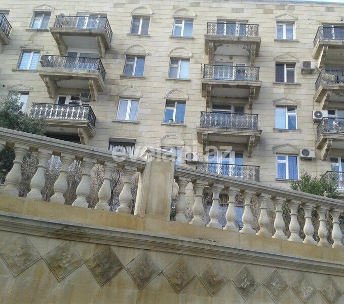 Satılır, köhnə tikili, 3 otaqlı, 130 m², Bakı, Səbail r.