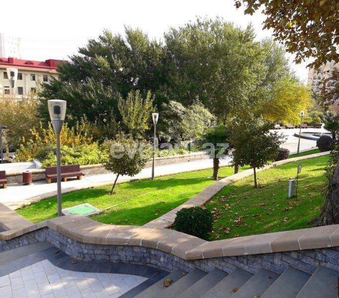 Satılır, köhnə tikili, 3 otaqlı, 130 m², Bakı, Səbail r.