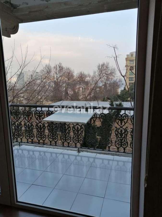 Satılır, köhnə tikili, 3 otaqlı, 130 m², Bakı, Səbail r.