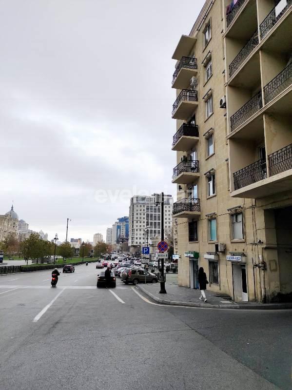 Satılır, köhnə tikili, 2 otaqlı, 58 m², Bakı, Yasamal r, Nizami m.