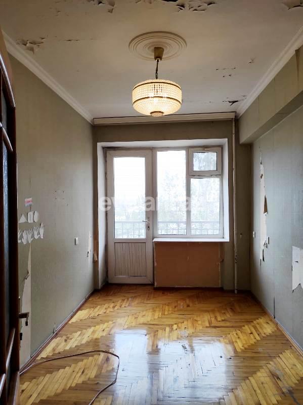 Satılır, köhnə tikili, 2 otaqlı, 58 m², Bakı, Yasamal r, Nizami m.