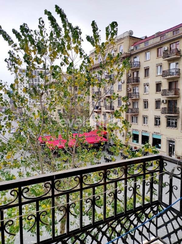 Satılır, köhnə tikili, 2 otaqlı, 58 m², Bakı, Yasamal r, Nizami m.