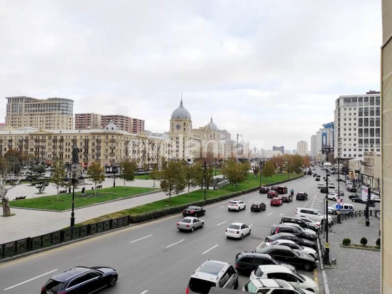 Satılır, köhnə tikili, 2 otaqlı, 58 m², Bakı, Yasamal r, Nizami m.