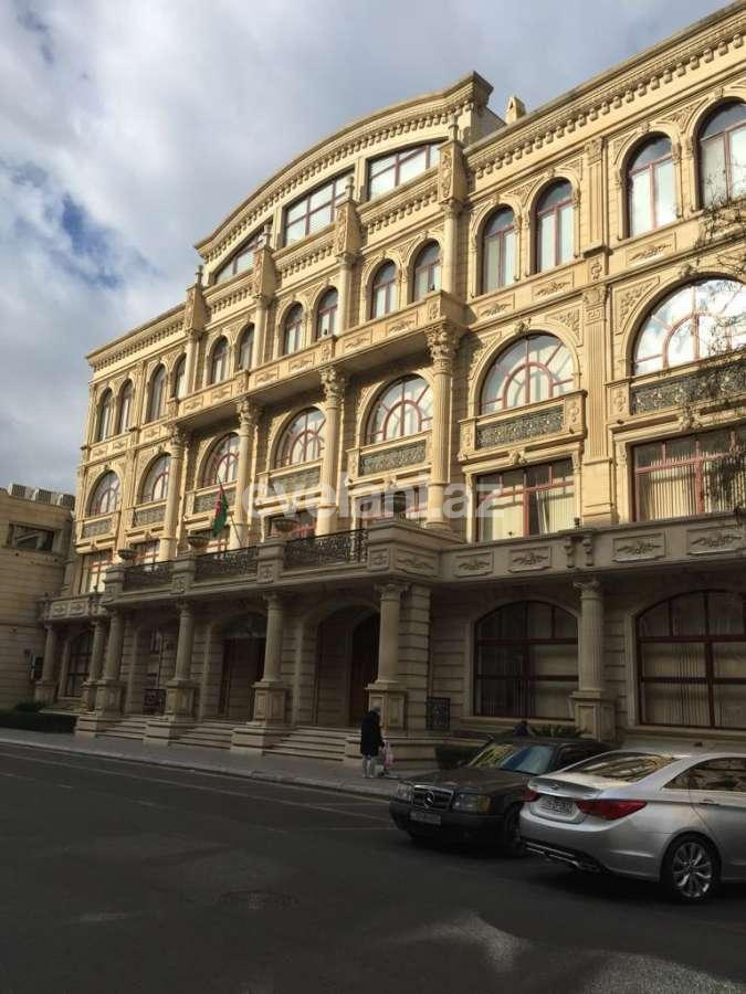 Продаётся, вторичка, 3-комнаты, 154 m², Баку, Сабаильский r, Сахил m.