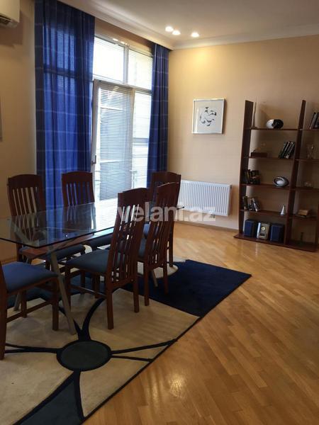 Satılır, köhnə tikili, 4 otaqlı, 120 m², Bakı, Səbail r.