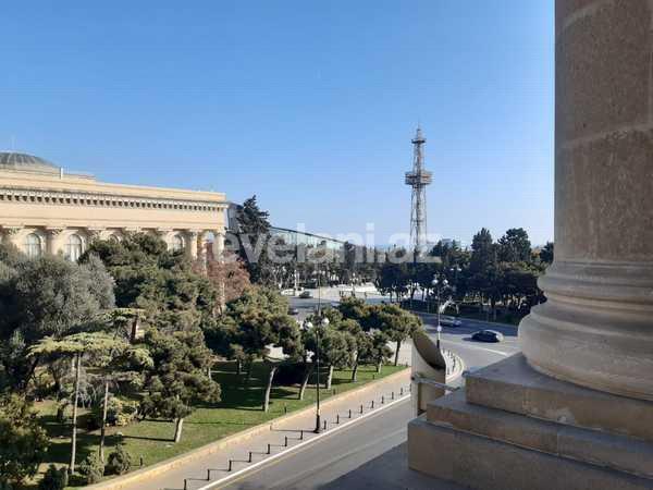 Kirayə verilir, köhnə tikili, 2 otaqlı, 60 m², Bakı, Səbail r, Sahil m.