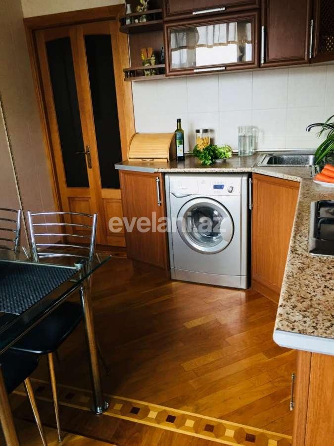 Satılır, köhnə tikili, 4 otaqlı, 100 m², Bakı, Nizami r, Xalqlar Dostluğu m.