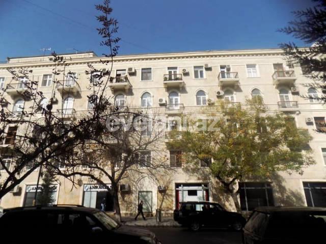 Rent, old building, 2 room, 60 m², Baku, Sabail r.