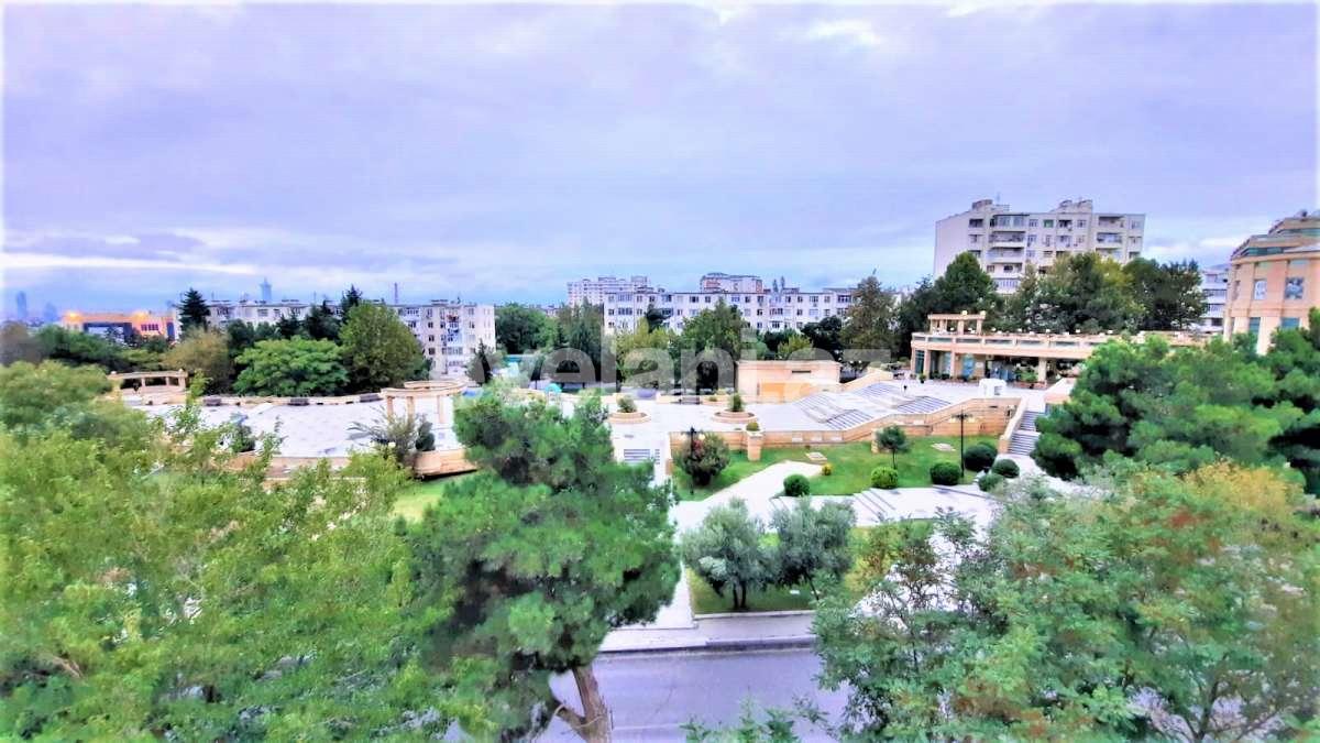 Satılır, köhnə tikili, 3 otaqlı, 75 m², Bakı, Nizami r, Xalqlar Dostluğu m.