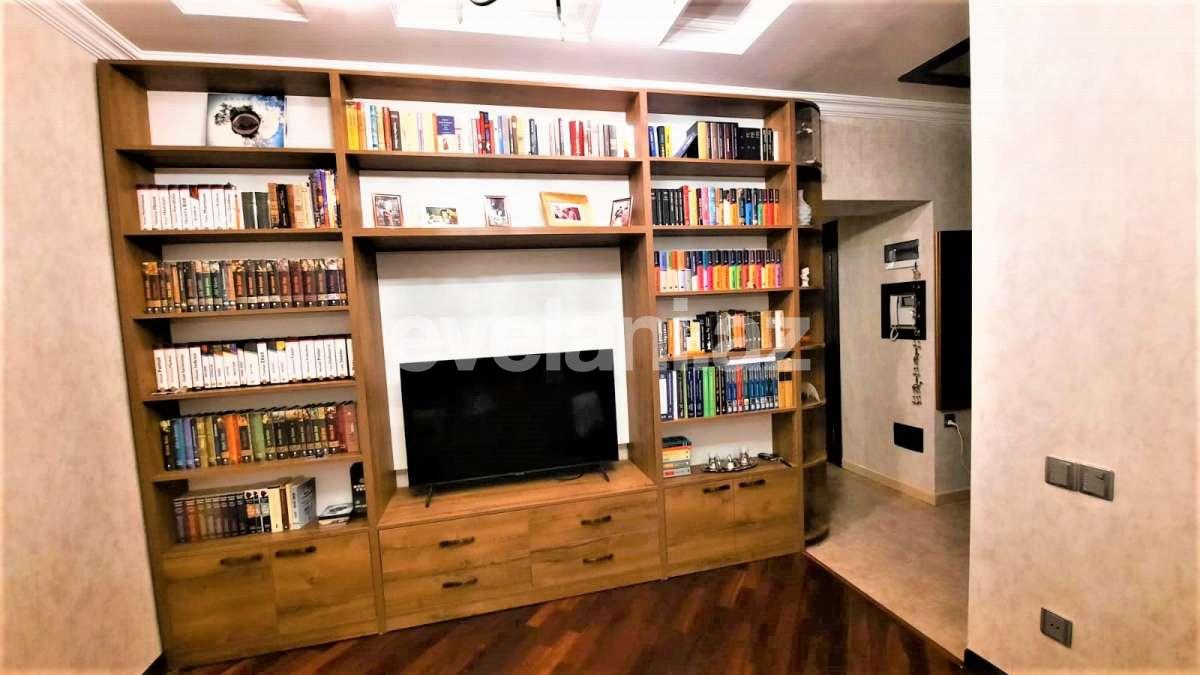 Satılır, köhnə tikili, 3 otaqlı, 75 m², Bakı, Nizami r, Xalqlar Dostluğu m.