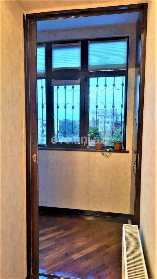 Satılır, köhnə tikili, 3 otaqlı, 75 m², Bakı, Nizami r, Xalqlar Dostluğu m.