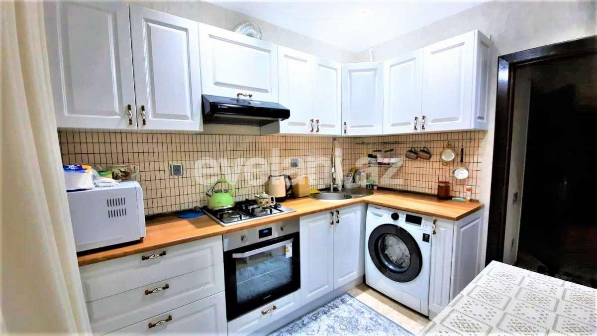 Satılır, köhnə tikili, 3 otaqlı, 75 m², Bakı, Nizami r, Xalqlar Dostluğu m.