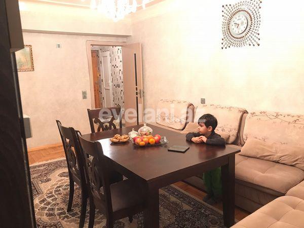 Satılır, köhnə tikili, 2 otaqlı, 70 m², Bakı, Yasamal r.
