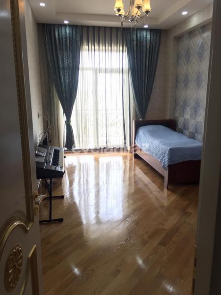 Rent, new building, 4 room, 140 m², Baku, Khatai r.