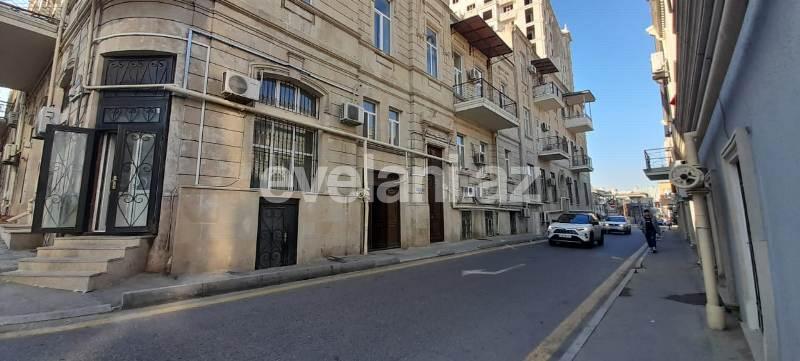Sale, old building, 5 room, 100 m², Baku, Sabail r.