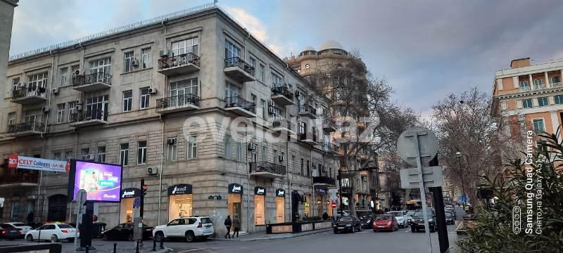 Satılır, köhnə tikili, 3 otaqlı, 75 m², Bakı, Səbail r.