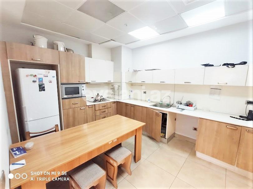 Kirayə verilir, ofis, 16 otaqlı, 1030 m², Bakı, Səbail r, Sahil m.