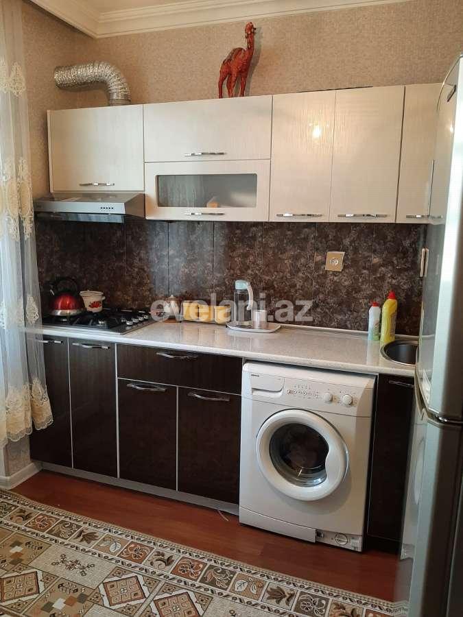 Satılır, köhnə tikili, 3 otaqlı, 85 m², Bakı, Binəqədi r, M. Rəsulzadə q, Azadlıq prospekti m.