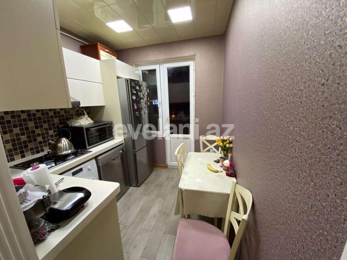 Satılır, köhnə tikili, 3 otaqlı, 55 m², Bakı, Binəqədi r, 7-ci mikrorayon q, Azadlıq prospekti m.