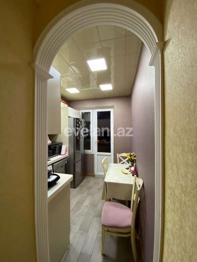 Satılır, köhnə tikili, 3 otaqlı, 55 m², Bakı, Binəqədi r, 7-ci mikrorayon q, Azadlıq prospekti m.