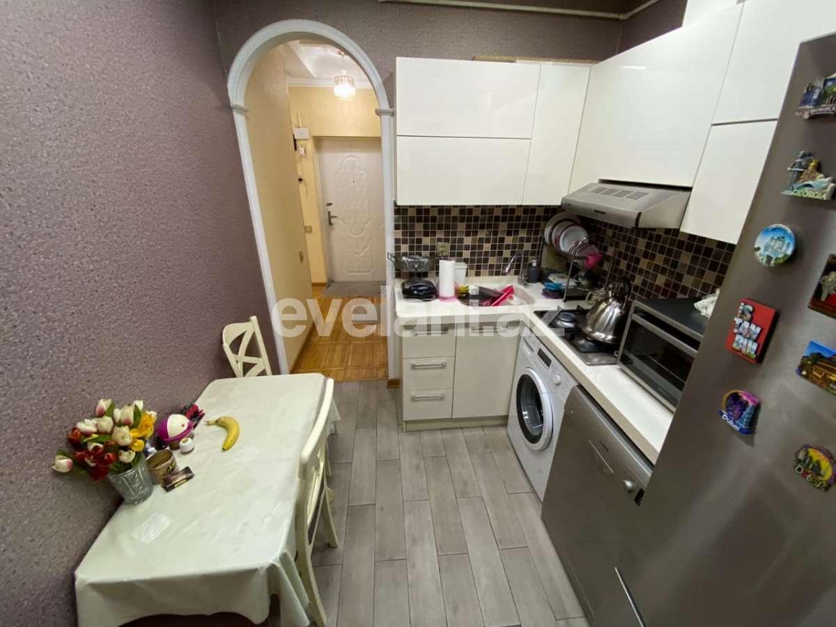 Satılır, köhnə tikili, 3 otaqlı, 55 m², Bakı, Binəqədi r, 7-ci mikrorayon q, Azadlıq prospekti m.