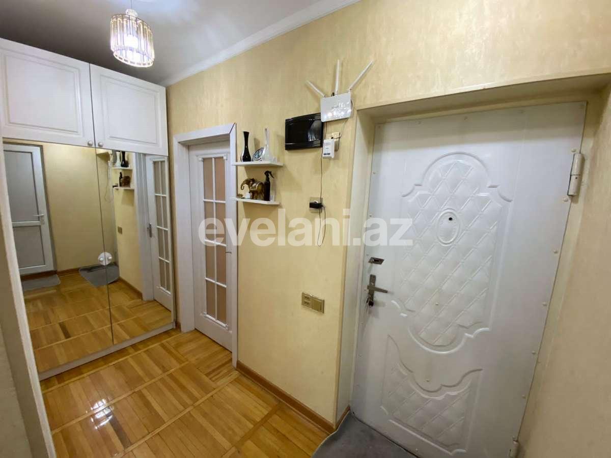 Satılır, köhnə tikili, 3 otaqlı, 55 m², Bakı, Binəqədi r, 7-ci mikrorayon q, Azadlıq prospekti m.