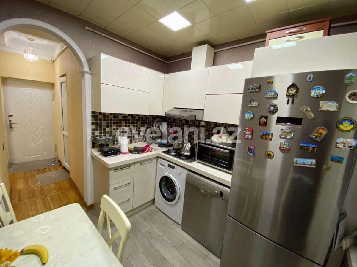 Satılır, köhnə tikili, 3 otaqlı, 55 m², Bakı, Binəqədi r, 7-ci mikrorayon q, Azadlıq prospekti m.