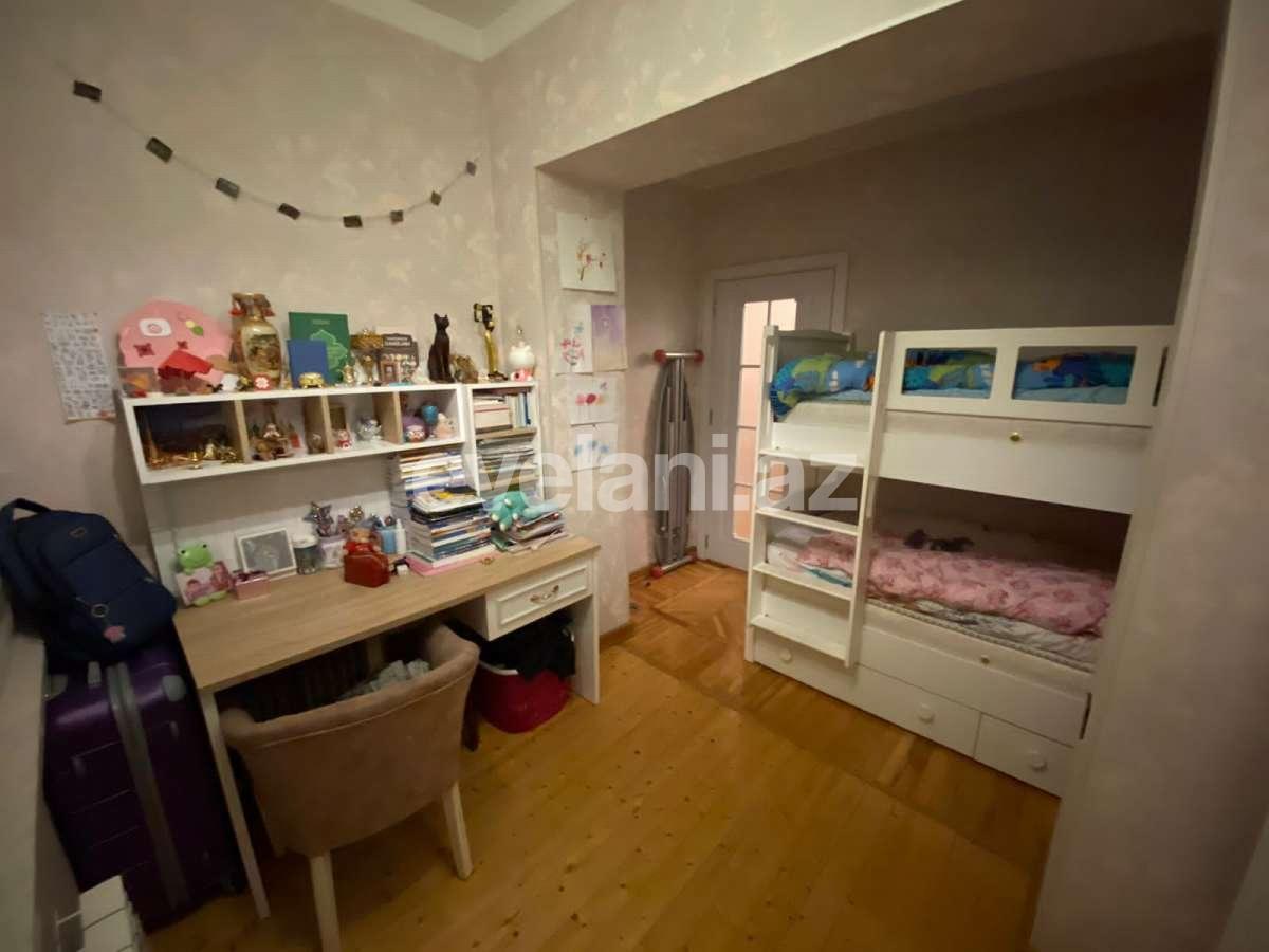 Satılır, köhnə tikili, 3 otaqlı, 55 m², Bakı, Binəqədi r, 7-ci mikrorayon q, Azadlıq prospekti m.