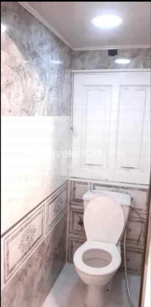 Satılır, köhnə tikili, 3 otaqlı, 50 m², Bakı, Nəsimi r, 4-cü mikrorayon q, Memar Əcəmi m.