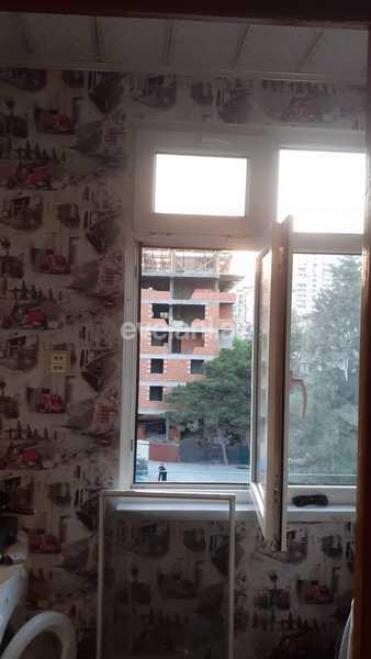 Satılır, köhnə tikili, 3 otaqlı, 50 m², Bakı, Nəsimi r, 4-cü mikrorayon q, Memar Əcəmi m.