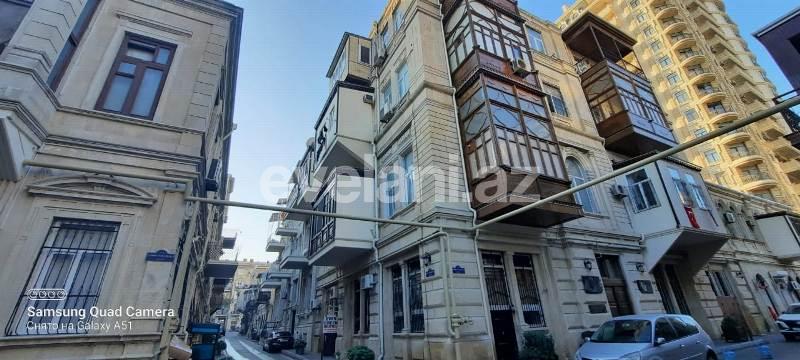 Satılır, köhnə tikili, 2 otaqlı, 63 m², Bakı, Səbail r.