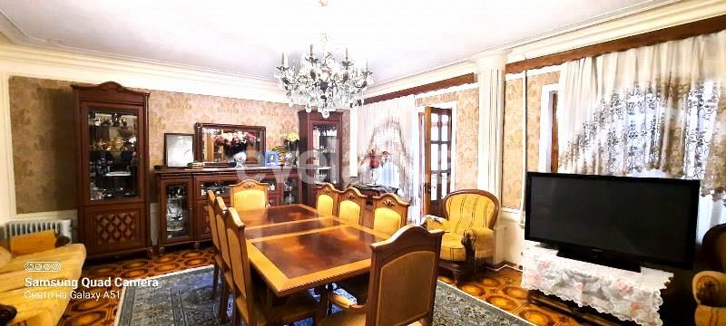 Satılır, köhnə tikili, 5 otaqlı, 200 m², Bakı, Nəsimi r.