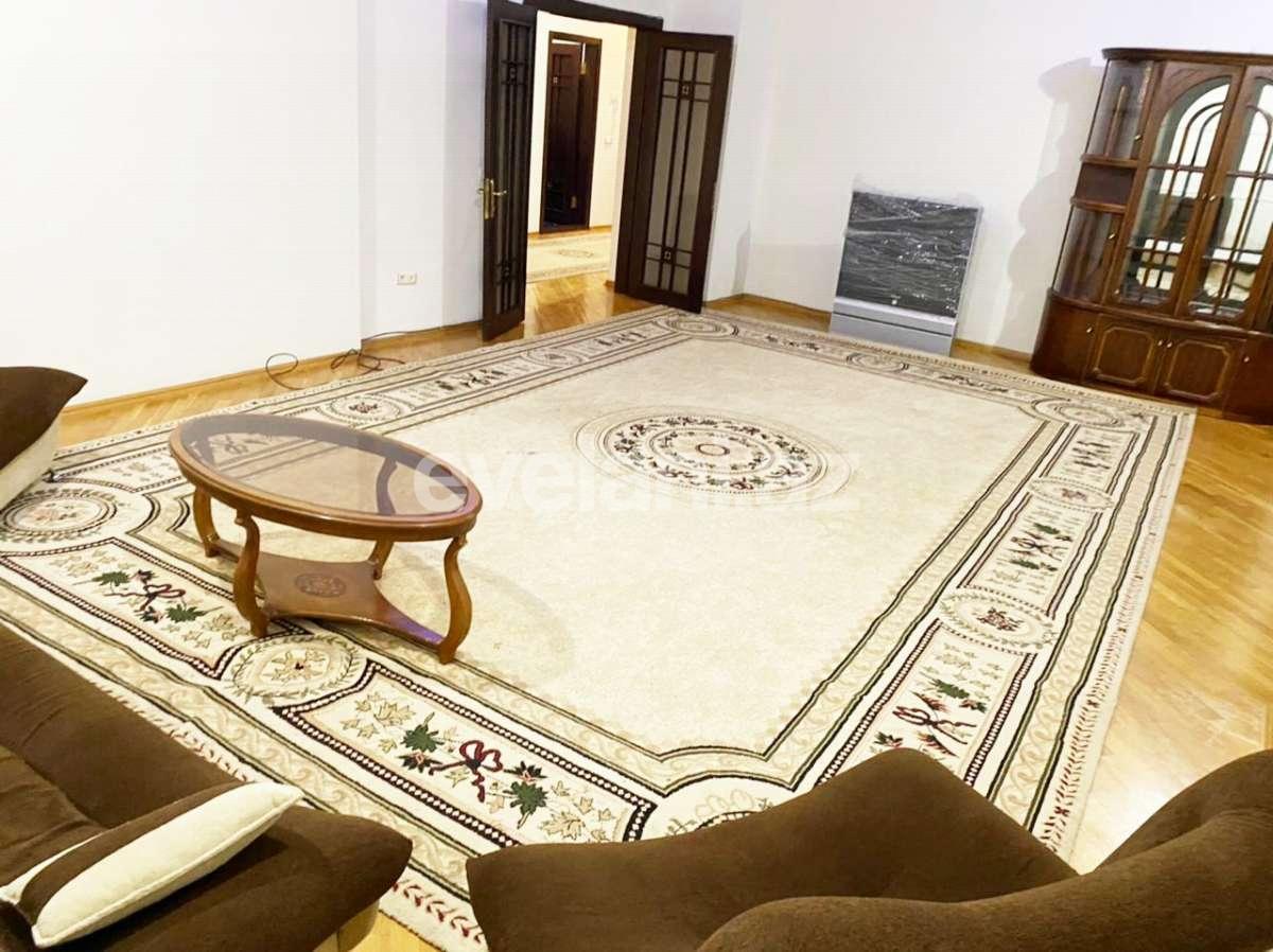 Kirayə verilir, yeni tikili, 4 otaqlı, 200 m², Bakı, Xətai r.