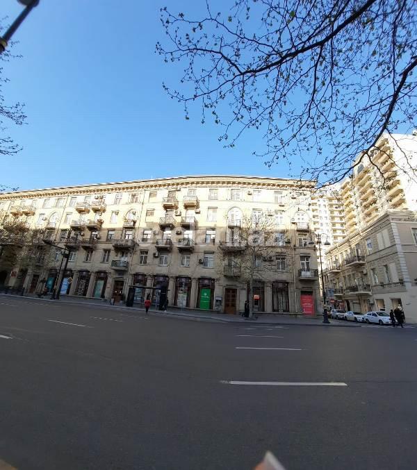 Sale, old building, 2 room, 65 m², Baku, Sabail r.