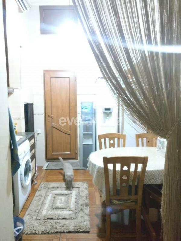 Satılır, köhnə tikili, 4 otaqlı, 100 m², Bakı, Səbail r, İçəri Şəhər m.