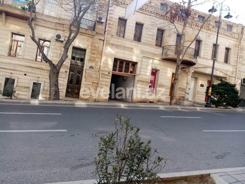 Satılır, köhnə tikili, 4 otaqlı, 100 m², Bakı, Səbail r, İçəri Şəhər m.