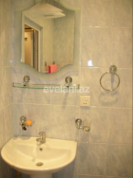 Kirayə verilir, köhnə tikili, 2 otaqlı, 80 m², Bakı, Xətai r, Şah İsmayıl Xətai m.