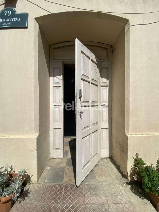 Kirayə verilir, köhnə tikili, 2 otaqlı, 65 m², Bakı, Səbail r, Sahil m.