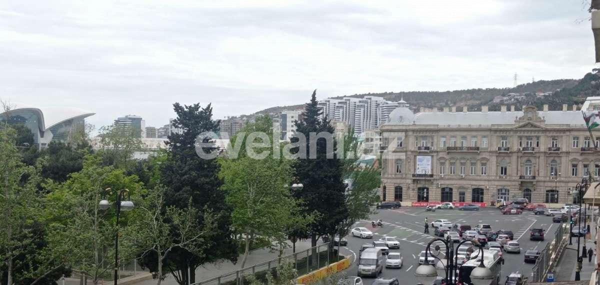 Продаётся, вторичка, 4-комнаты, 140 m², Баку, Сабаильский r, Ичери Шехер m.