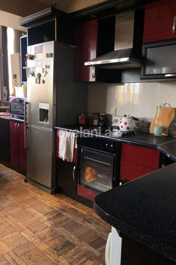 Satılır, köhnə tikili, 4 otaqlı, 110 m², Bakı, Səbail r, Sahil m.