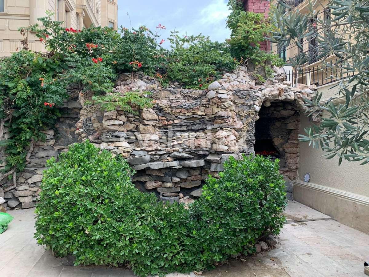 Kirayə verilir, həyət evi / bağ, 10 otaqlı, 650 m², Bakı, Nəsimi r, Nizami m.