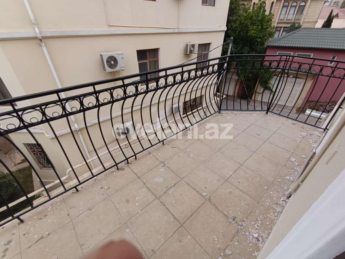 Kirayə verilir, həyət evi / bağ, 10 otaqlı, 650 m², Bakı, Nəsimi r, Nizami m.