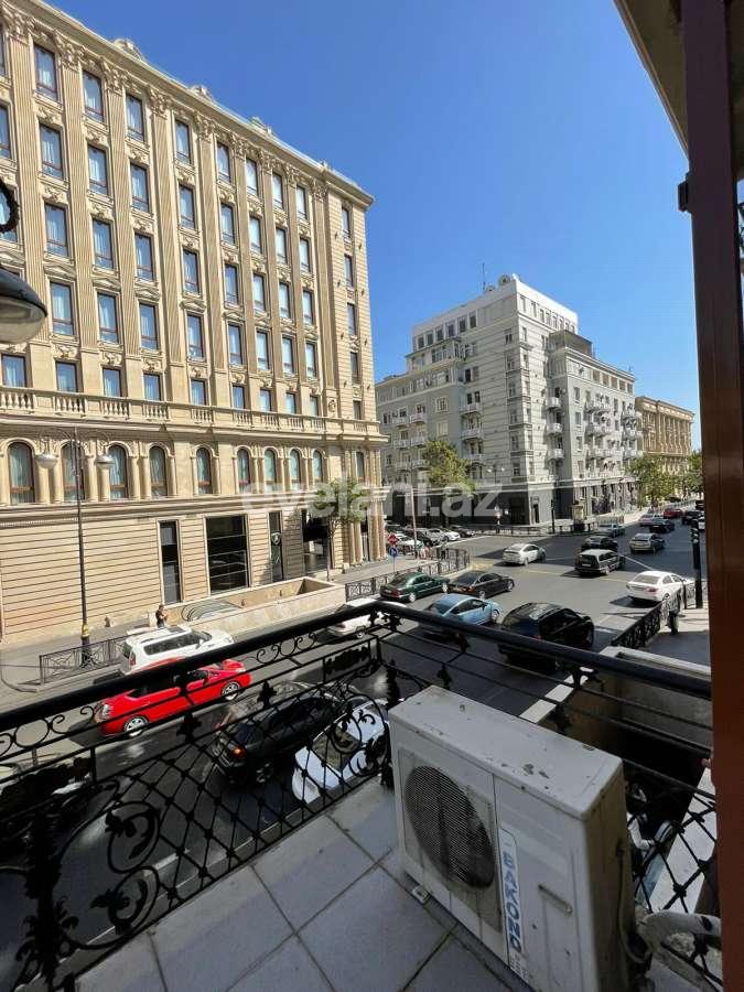 Satılır, köhnə tikili, 4 otaqlı, 150 m², Bakı, Səbail r, Sahil m.