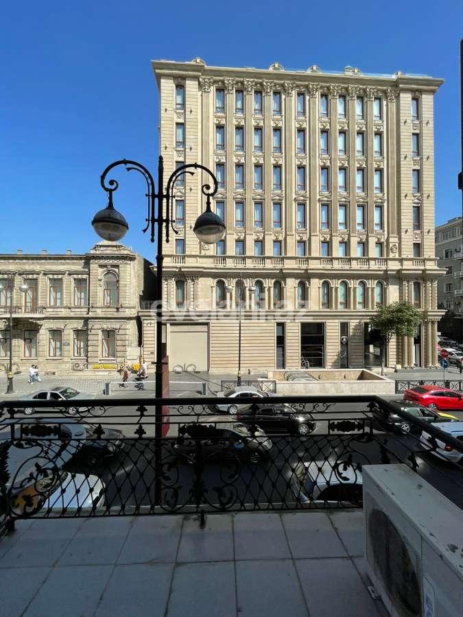 Satılır, köhnə tikili, 4 otaqlı, 150 m², Bakı, Səbail r, Sahil m.